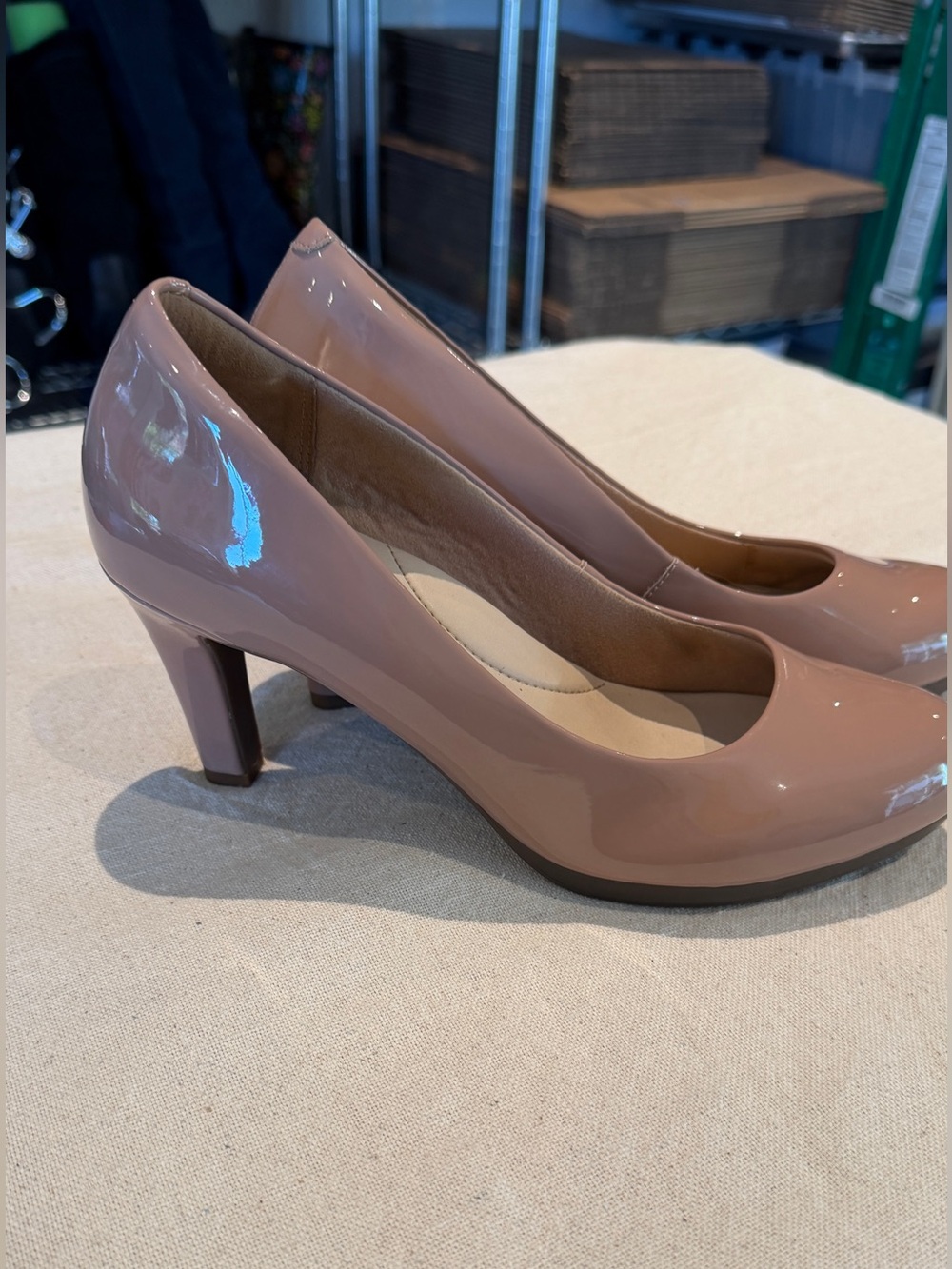 Clark’s collection, ultimate comfort Mid-Heel Pumps in Nude Pink size 8